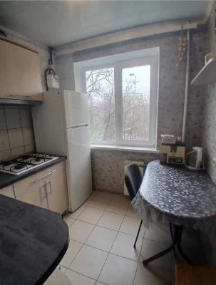 Продам 2 кім. кв. 45 м2 на Салтівка, вул. Нескорених, метро