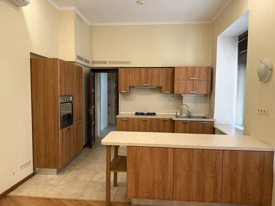 Продаж ексклюзивної квартири Замок на Панківській