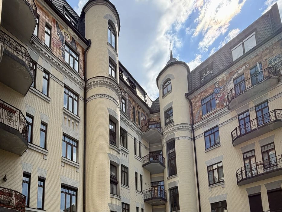 Продаж ексклюзивної квартири Замок на Панківській