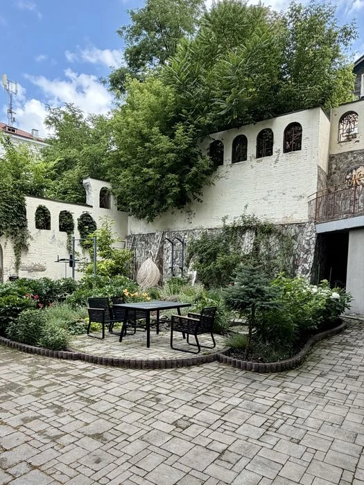 Продаж ексклюзивної квартири Замок на Панківській