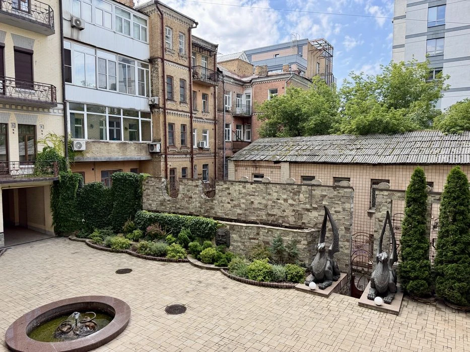 Продаж ексклюзивної квартири Замок на Панківській