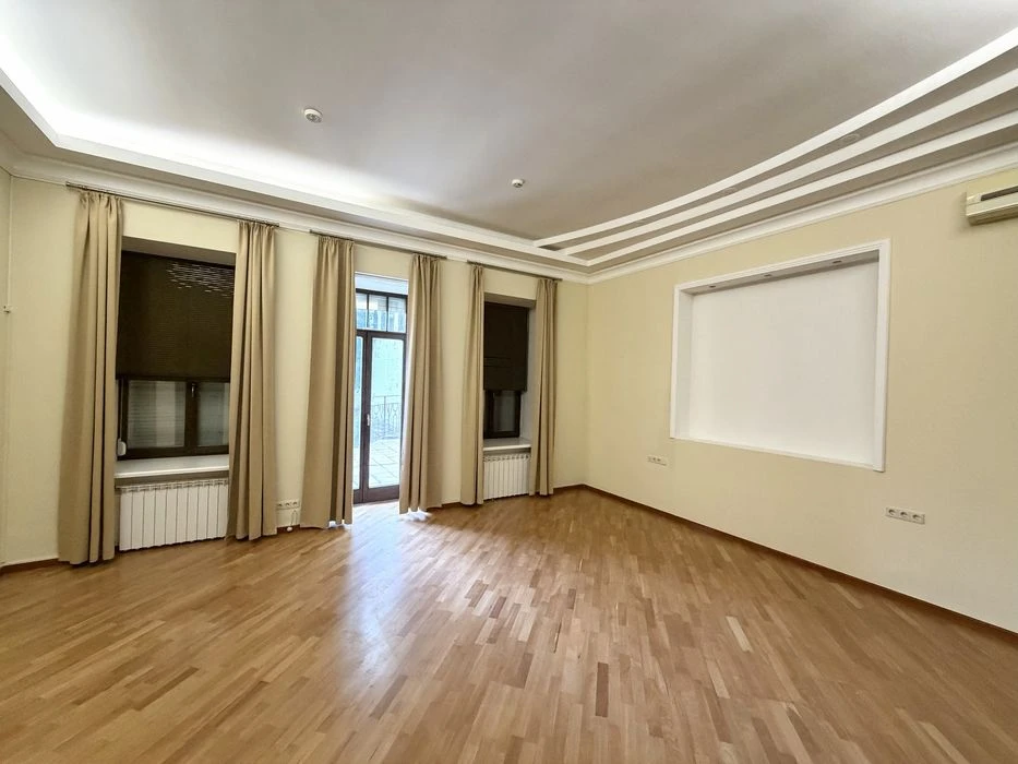 Продаж ексклюзивної квартири Замок на Панківській