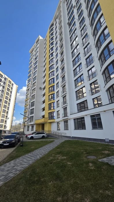 Терміново! Видова 2- кім. квартира з чорновим ремонтом , дуж