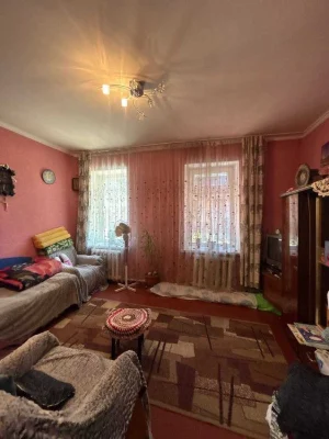 Продам частину будинку в центрі Слободки!