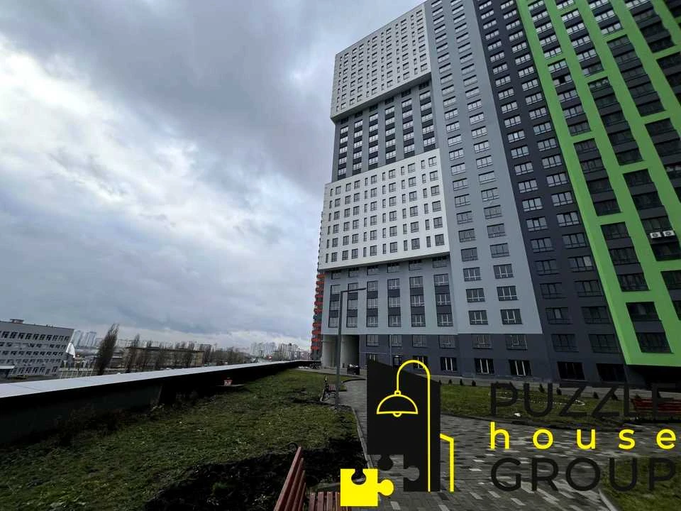 Apartment. Kyiv, Mykola Bazhana Ave., (Building 4)