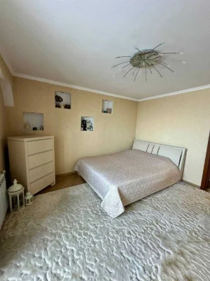 Продаж 2-кімнатної квартири біля ЖД вокзалу,  вул. Марії Тре