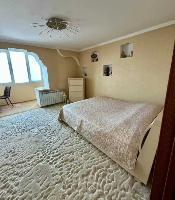 Продаж 2-кімнатної квартири біля ЖД вокзалу,  вул. Марії Тре