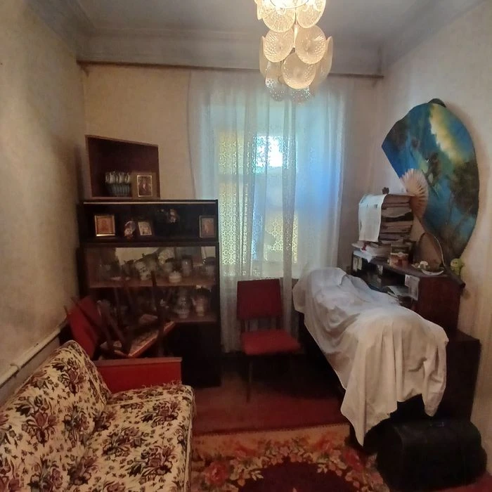 Продаю два житла в одному дворі рн сш 36