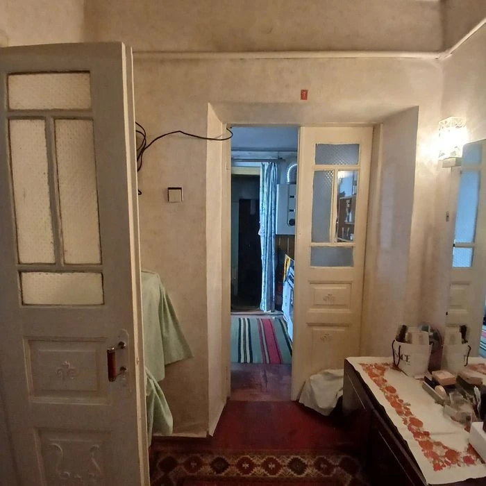 Продаю два житла в одному дворі рн сш 36