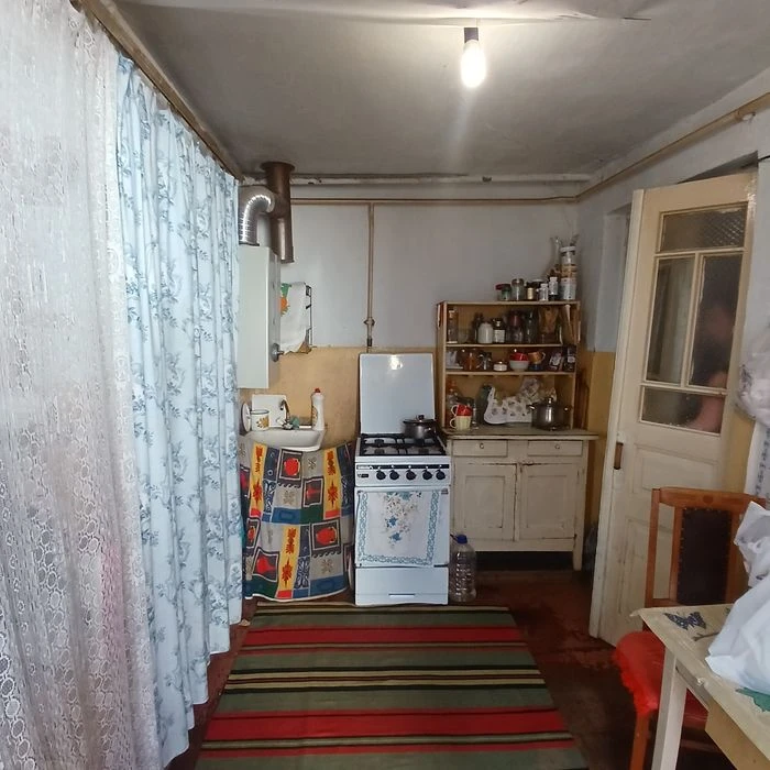 Продаю два житла в одному дворі рн сш 36