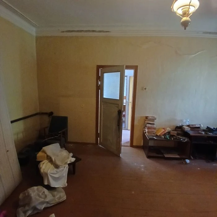 Продаю два житла в одному дворі рн сш 36