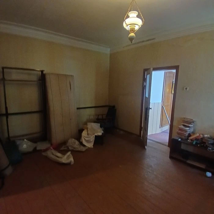 Продаю два житла в одному дворі рн сш 36