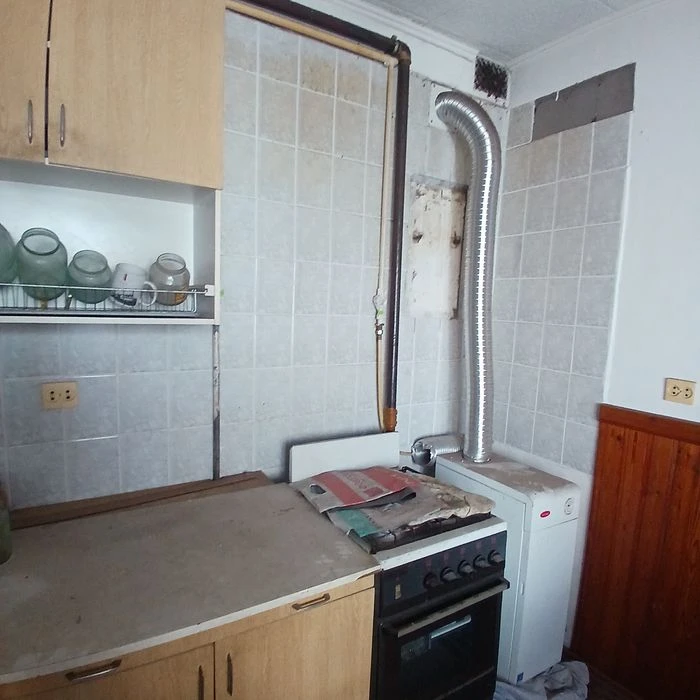 Продаю два житла в одному дворі рн сш 36