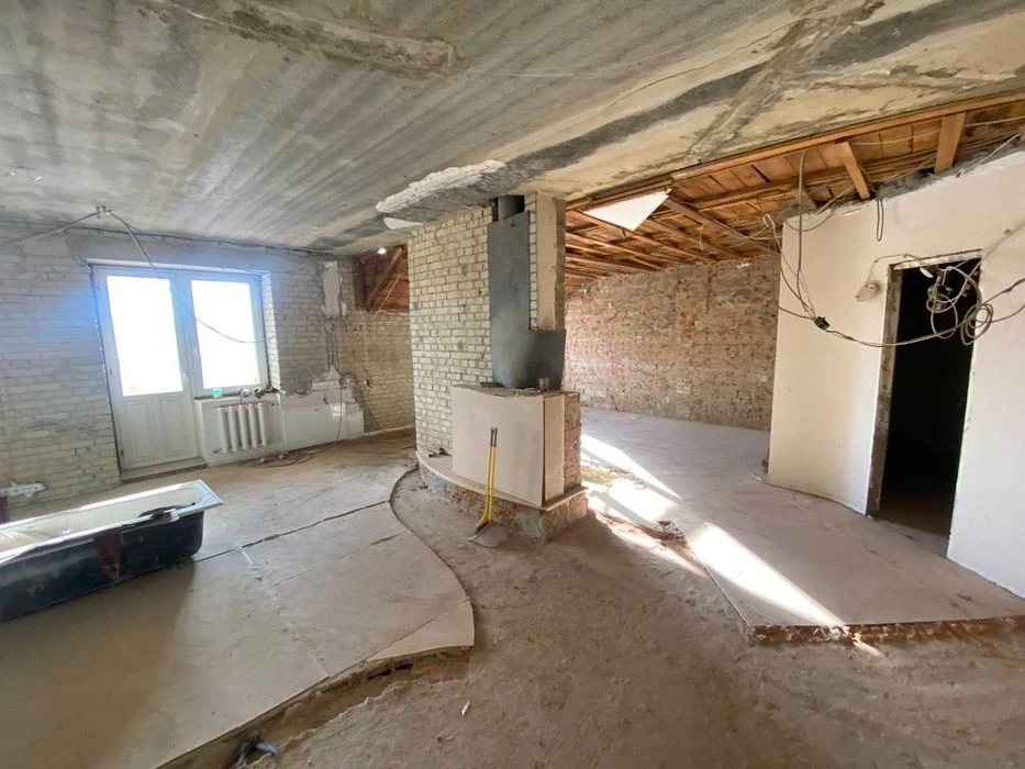 Продам 3х кімнатну квартиру в центрі міста.