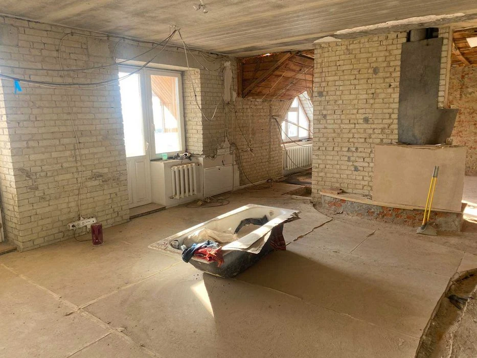 Продам 3х кімнатну квартиру в центрі міста.