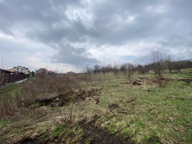 Земельна ділянка під будівництво, Великий Кучурів, кут. Дубк
