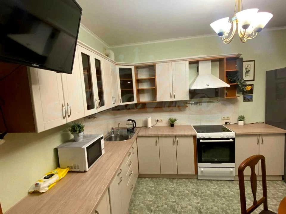 Квартира. Київ, Анни Ахматової вул.