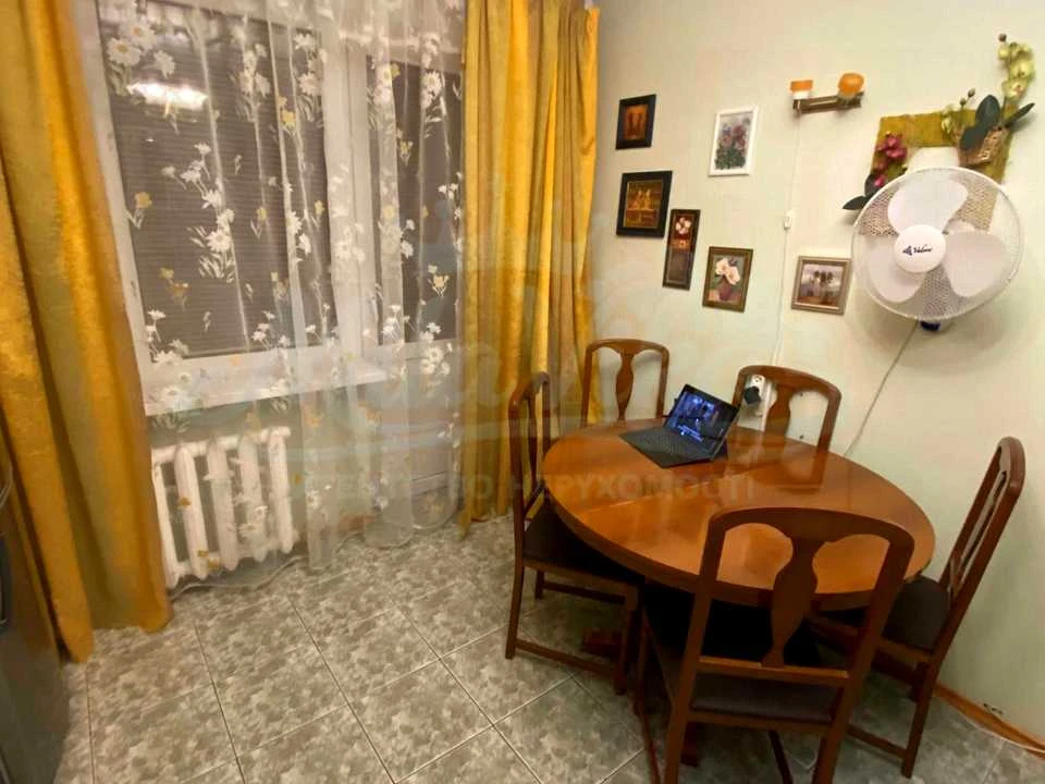 Квартира. Київ, Анни Ахматової вул.