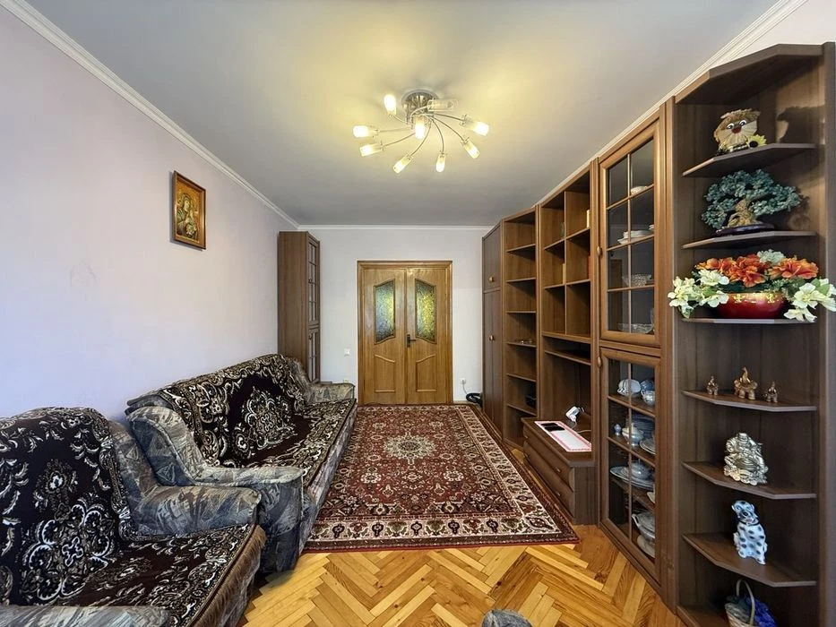 Продаж 3 кімнатної квартири вул. Пулюя