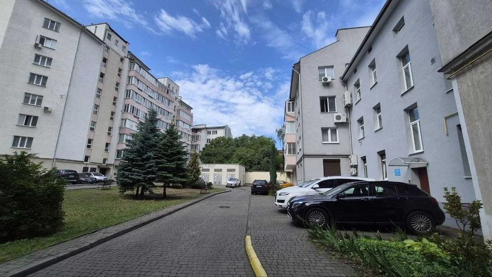 Продаж дворівневої квартири в малоквартирному будинку,ближні