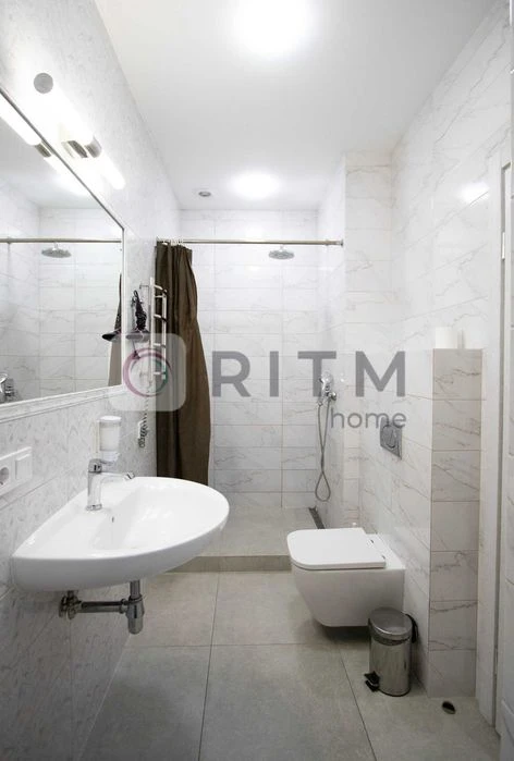 БЕЗ КОМІСІЇ Продаж 2-кімнатної квартири в центрі вул. Вічева