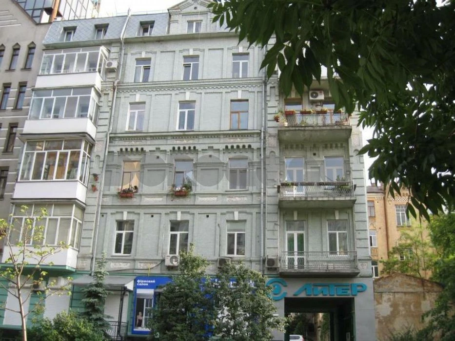 Продаж 1-к квартири-студії, вул. Богдана Хмельницького, Істо