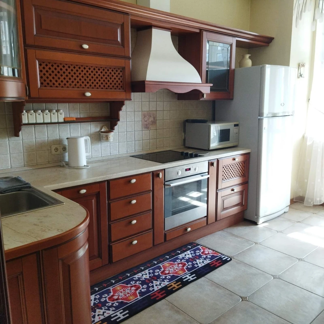 Оренда 2-кімнатної квартири 85.5 м², Євгена Коновальця вул.,
