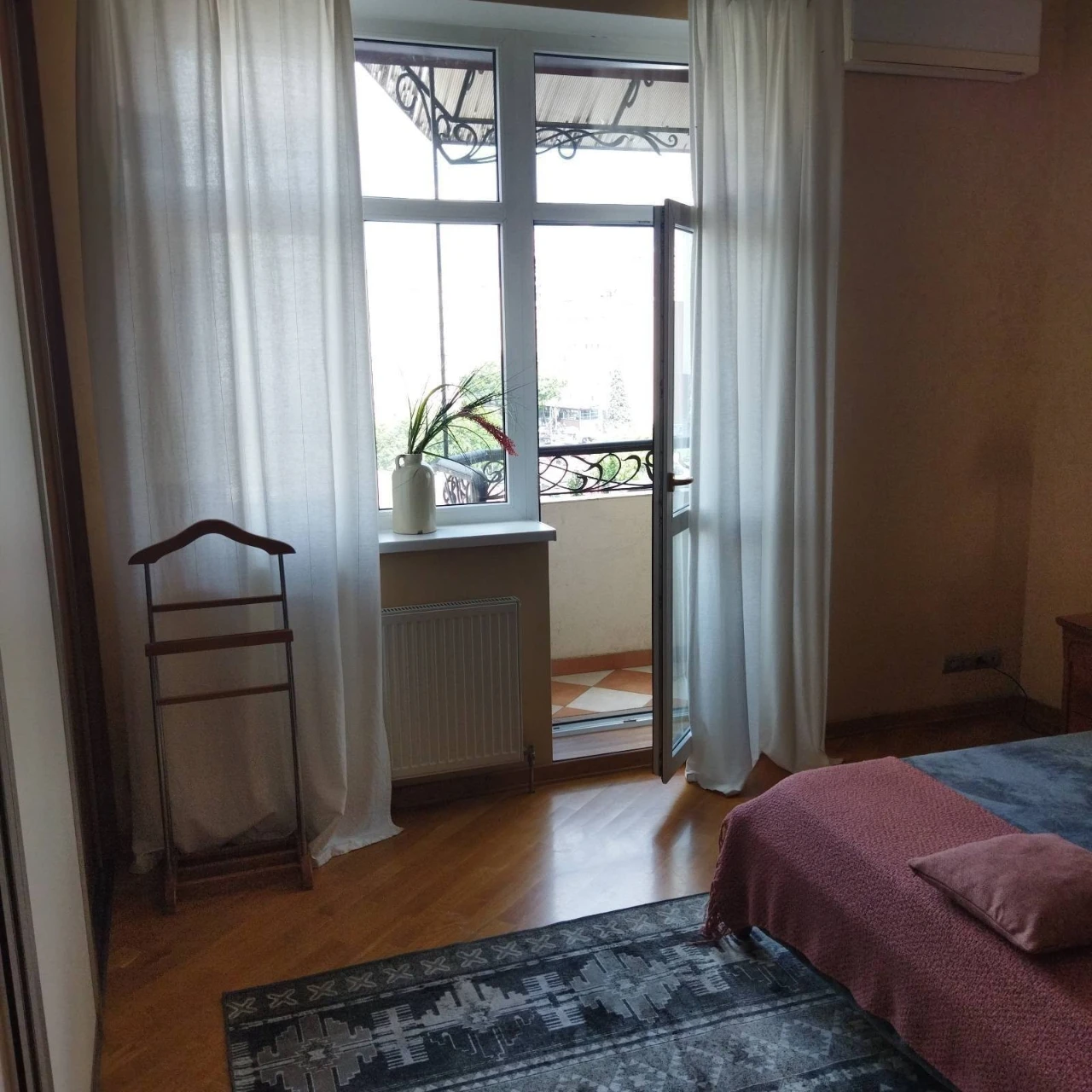 Оренда 2-кімнатної квартири 85.5 м², Євгена Коновальця вул.,