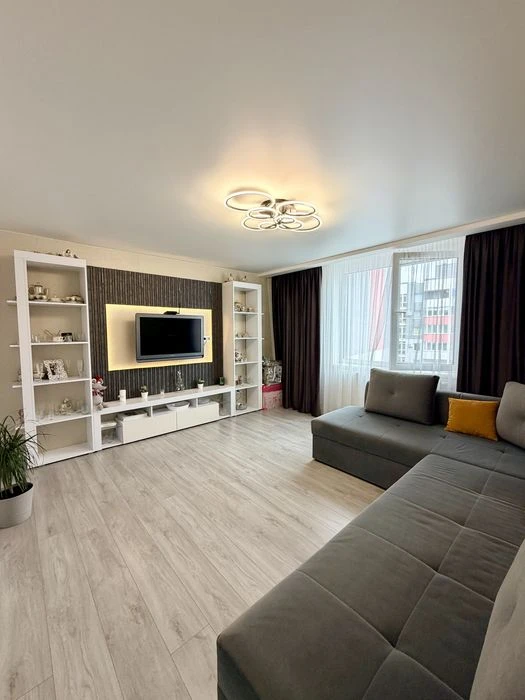 Продаж 2-кім. квартири 65.4 м.кв., в. Глинянський Тракт