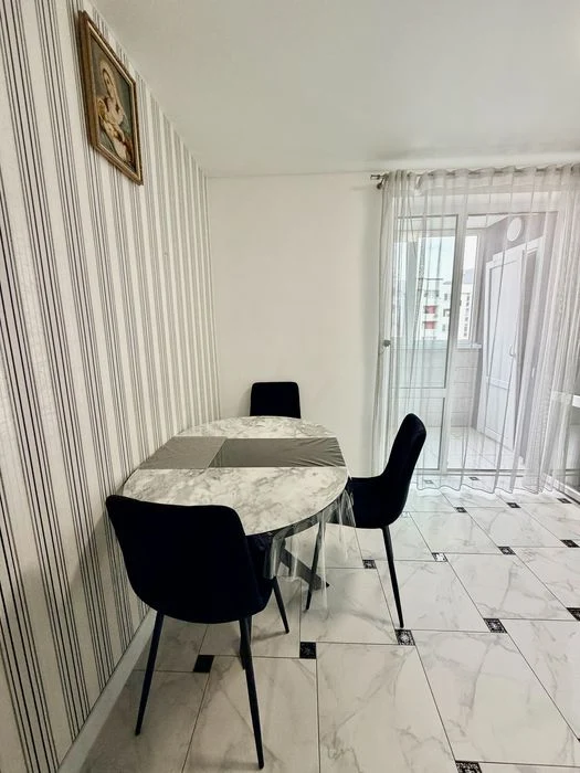 Продаж 2-кім. квартири 65.4 м.кв., в. Глинянський Тракт