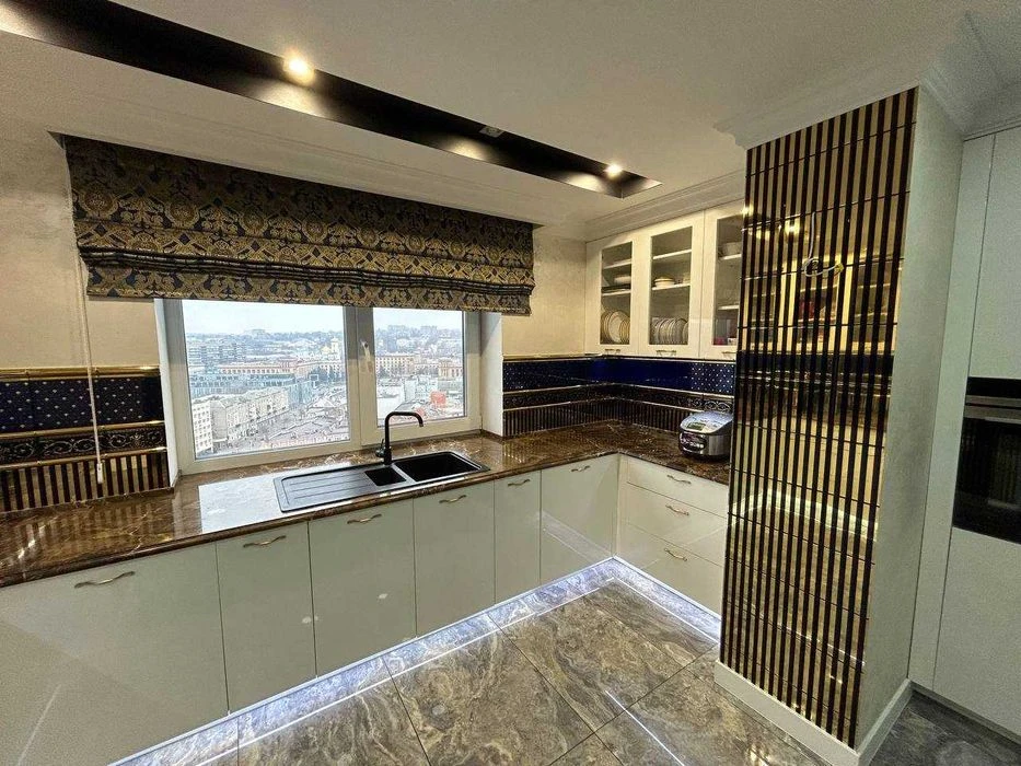 I will sell a 4-room new building in the center of Mironova, 9a, residential complex Delmar De