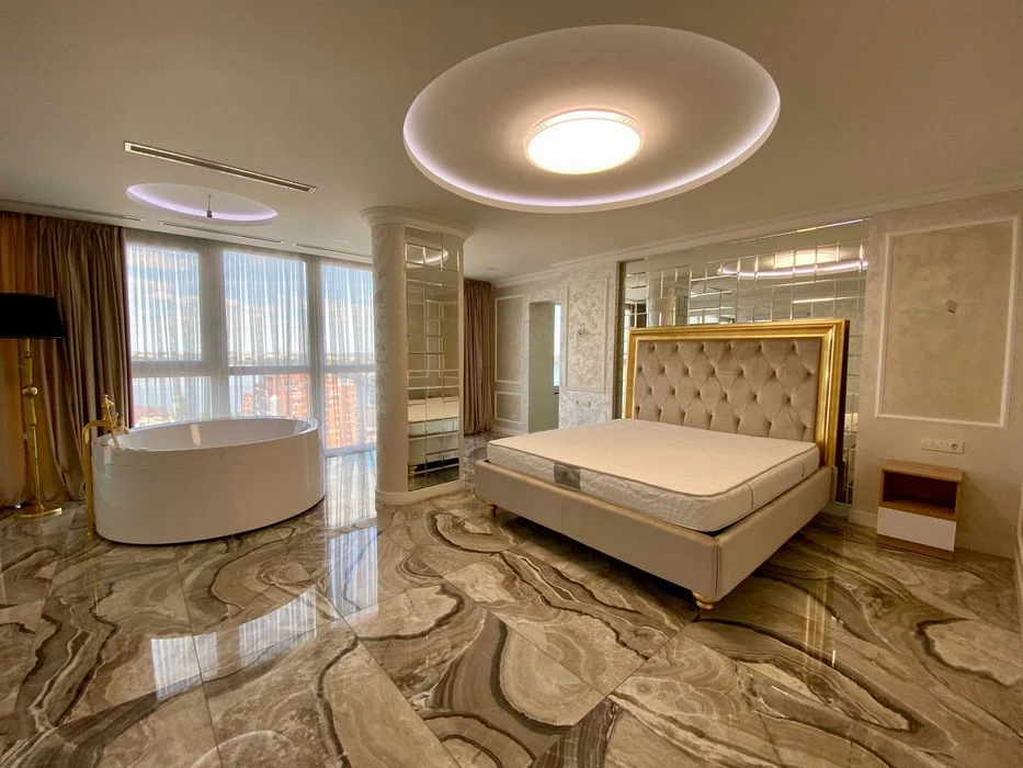 I will sell a 4-room new building in the center of Mironova, 9a, residential complex Delmar De