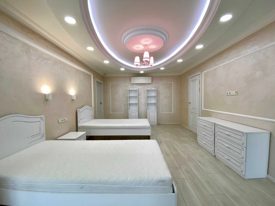 I will sell a 4-room new building in the center of Mironova, 9a, residential complex Delmar De
