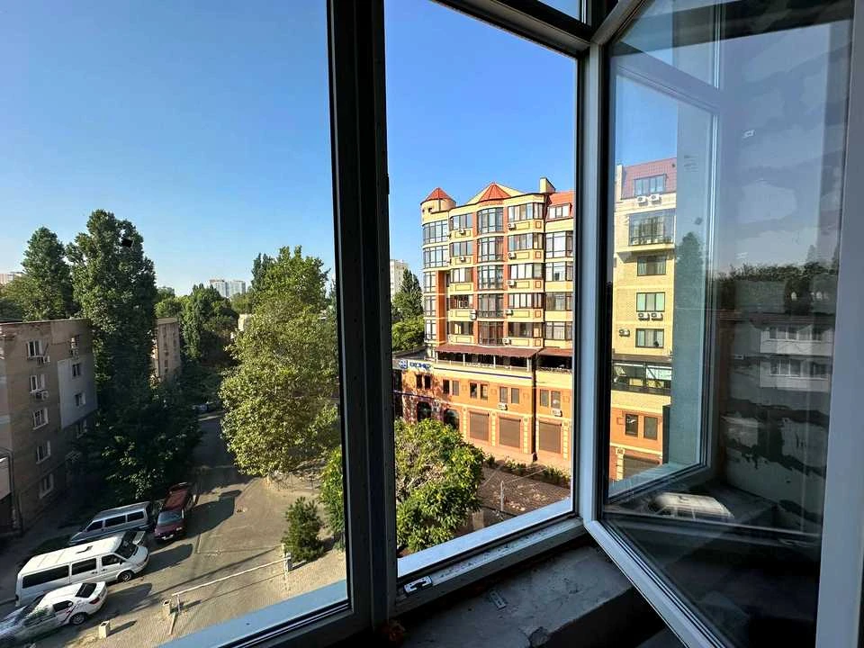 Квартира. Одеса, Сегедська вул., (Будинок)