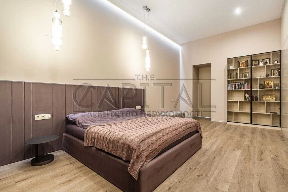 Продаж 3-кім. квартира 141 м², Печерський / вул. Круглоуніве