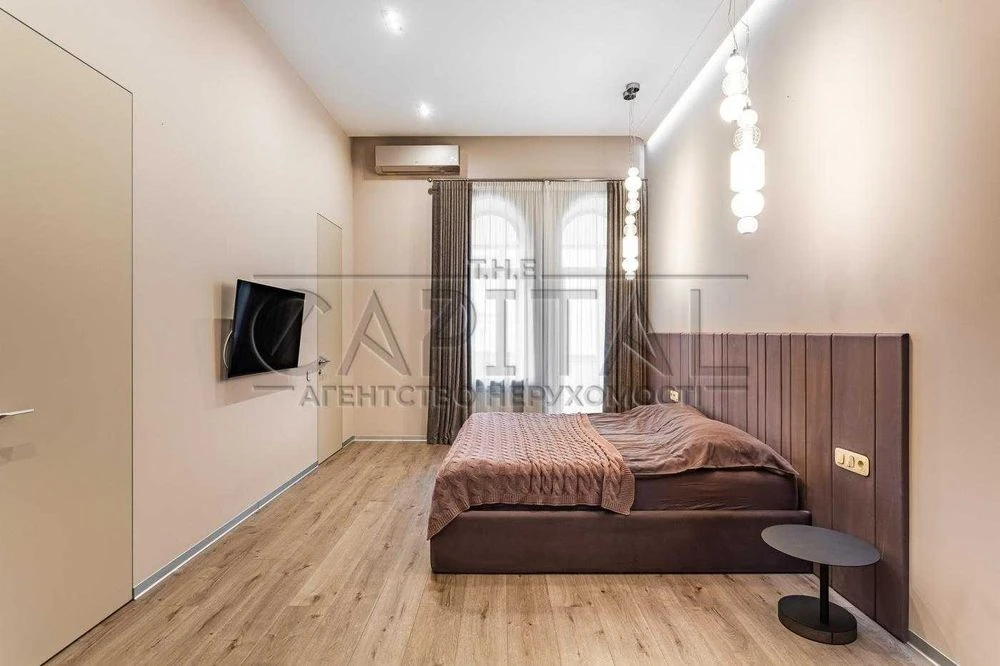 Продаж 3-кім. квартира 141 м², Печерський / вул. Круглоуніве
