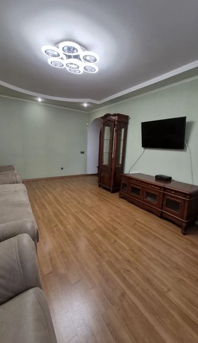 Продаж трикімнатної квартири по пр.Свободи