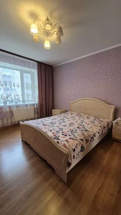 Продаж трикімнатної квартири по пр.Свободи