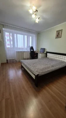 Продаж трикімнатної квартири по пр.Свободи