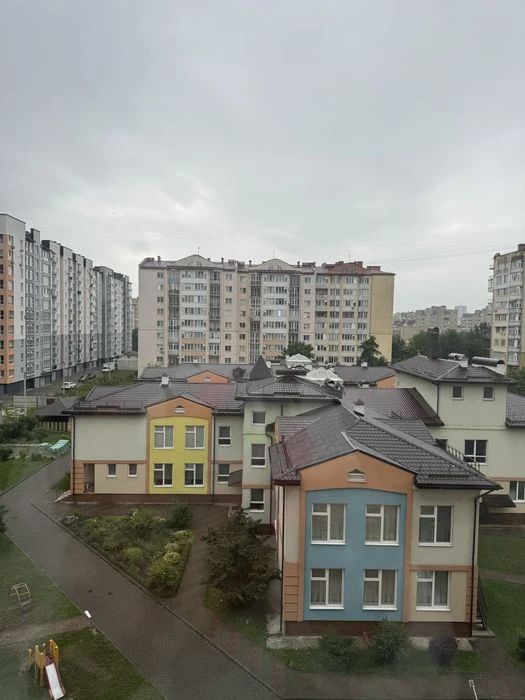 Продаж 3-кімнатної квартири по вулиці Хіміків