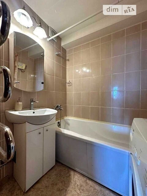 Sale of 4-room apartment 163.6 sq. m. on Svyatoshynska Street 4 • ID 3