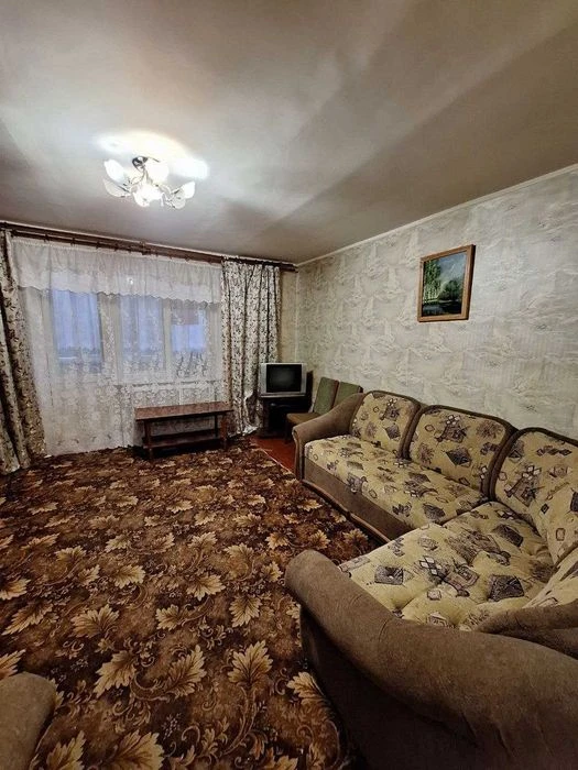 Продається 3 кімнатна квартира в районі ТРЦ Голівуд.