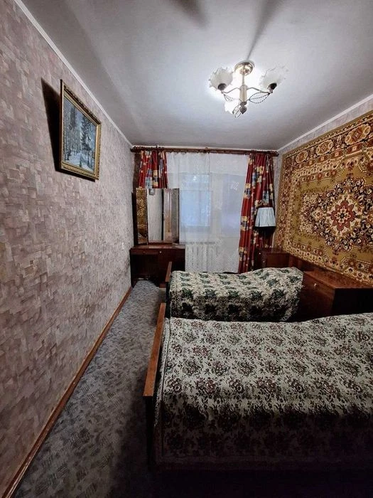 Продається 3 кімнатна квартира в районі ТРЦ Голівуд.