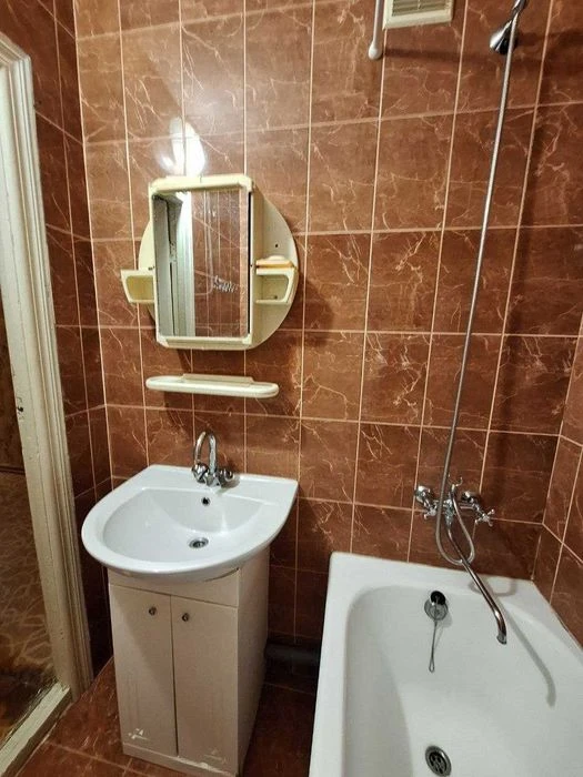 Продається 3 кімнатна квартира в районі ТРЦ Голівуд.