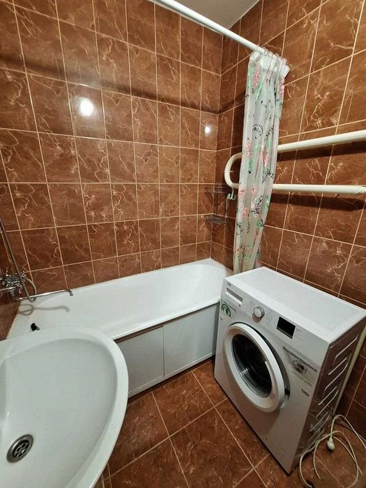 Продається 3 кімнатна квартира в районі ТРЦ Голівуд.