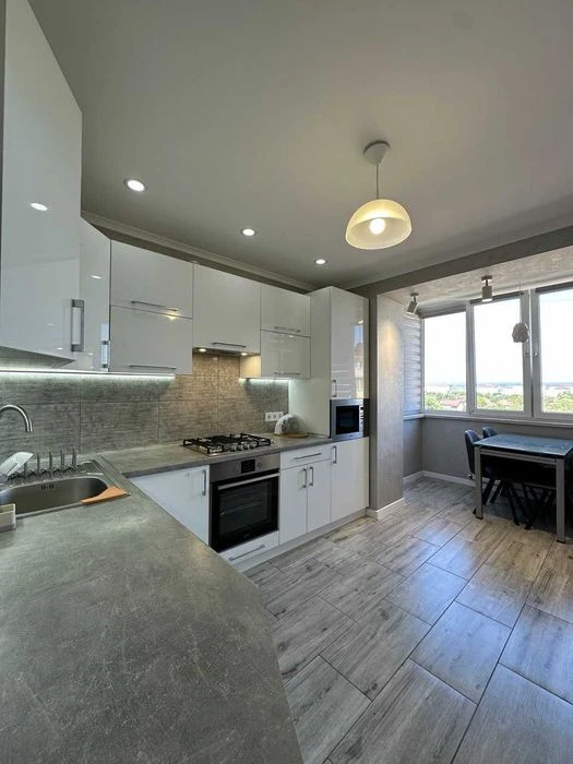 Urgent sale of a 2-room apartment near the park and lake in Vu