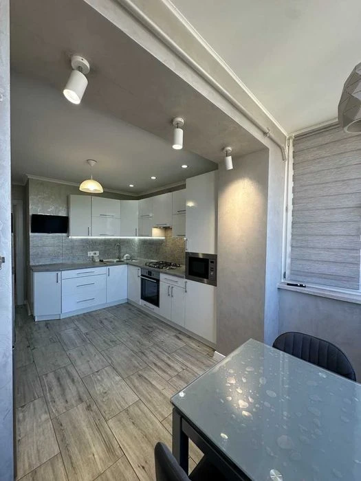 Urgent sale of a 2-room apartment near the park and lake in Vu