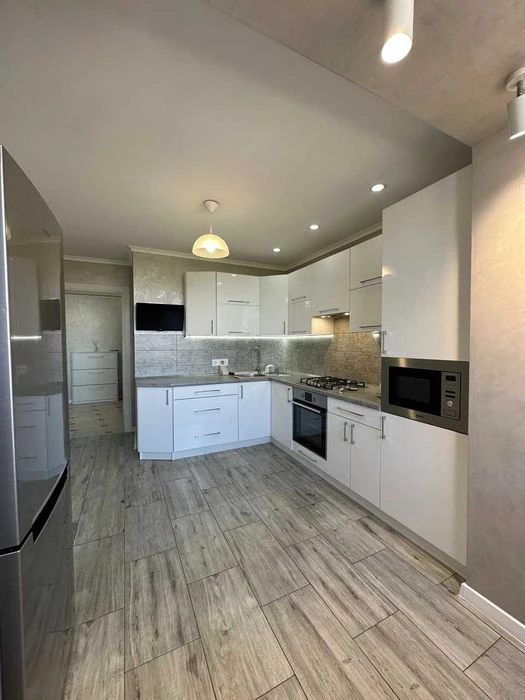 Urgent sale of a 2-room apartment near the park and lake in Vu