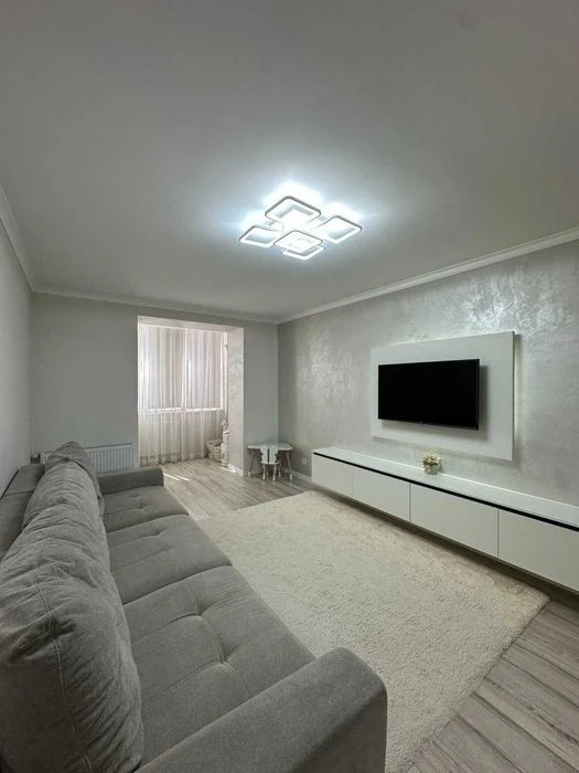 Urgent sale of a 2-room apartment near the park and lake in Vu