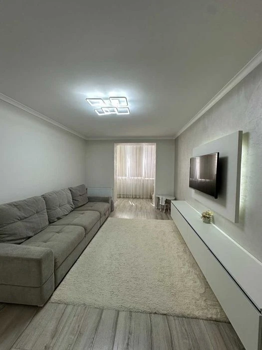 Urgent sale of a 2-room apartment near the park and lake in Vu